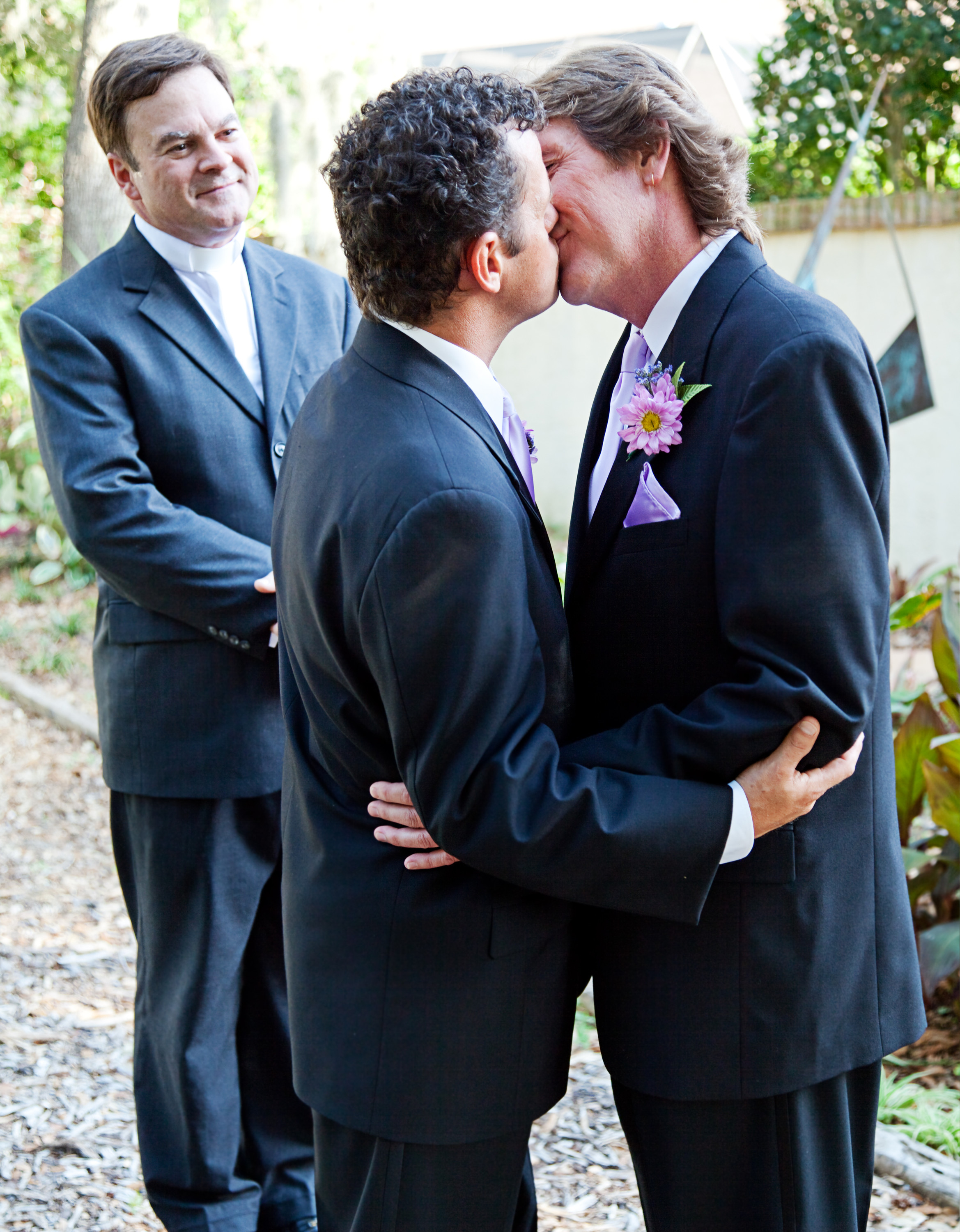 GayWeddingKiss